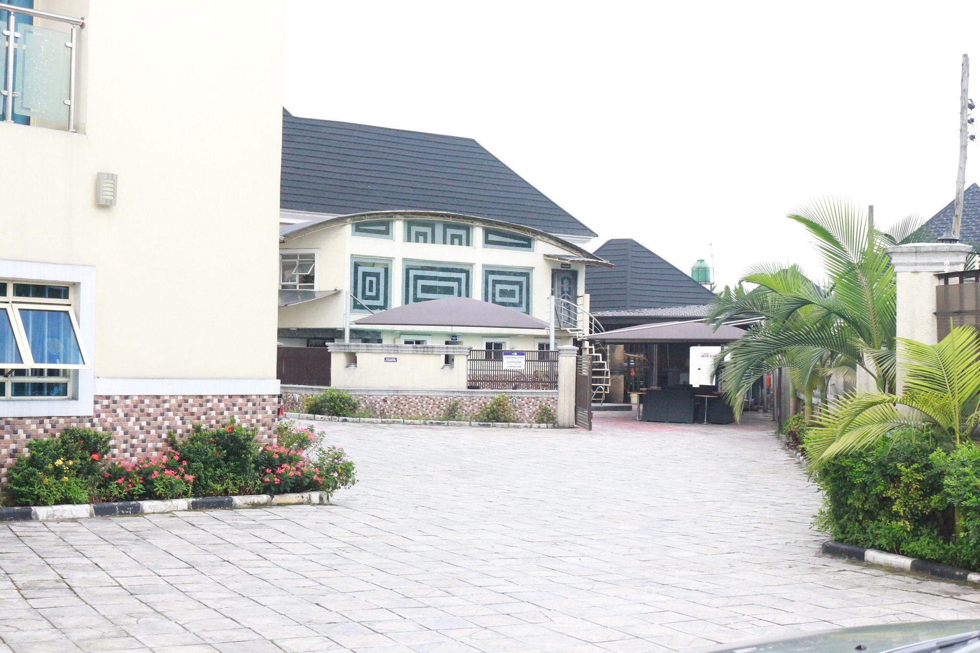 Royal Charlin Hotel And Suites Port Harcourt Bagian luar foto
